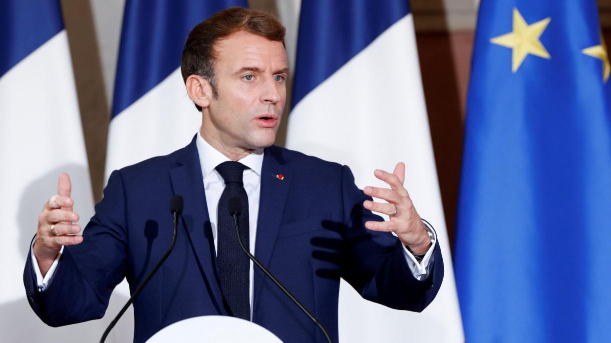 Macron büntetését kéri egy oltatlan ember