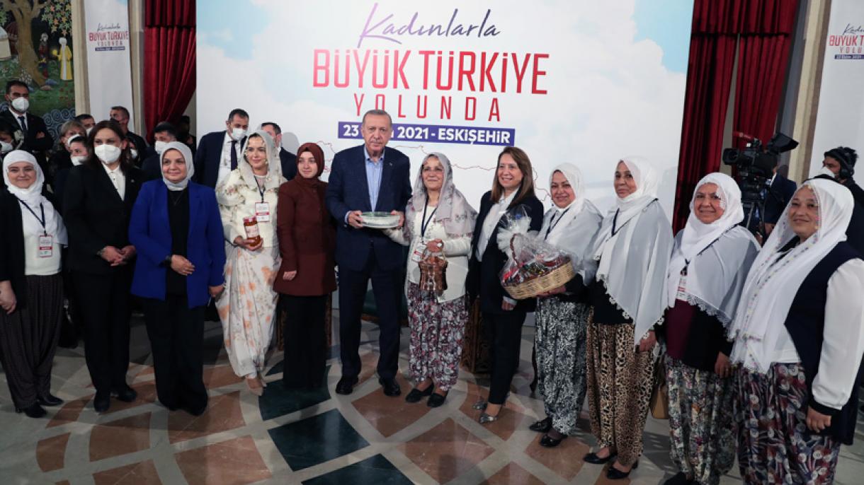 أردوُغان: زنانالار تاریحی اۆستۆنلیک گؤرکِزدی