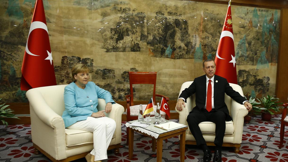 Erdogan e Merkel discutem sobre a oposição da Síria e o golpe fracassado de 15 de julho