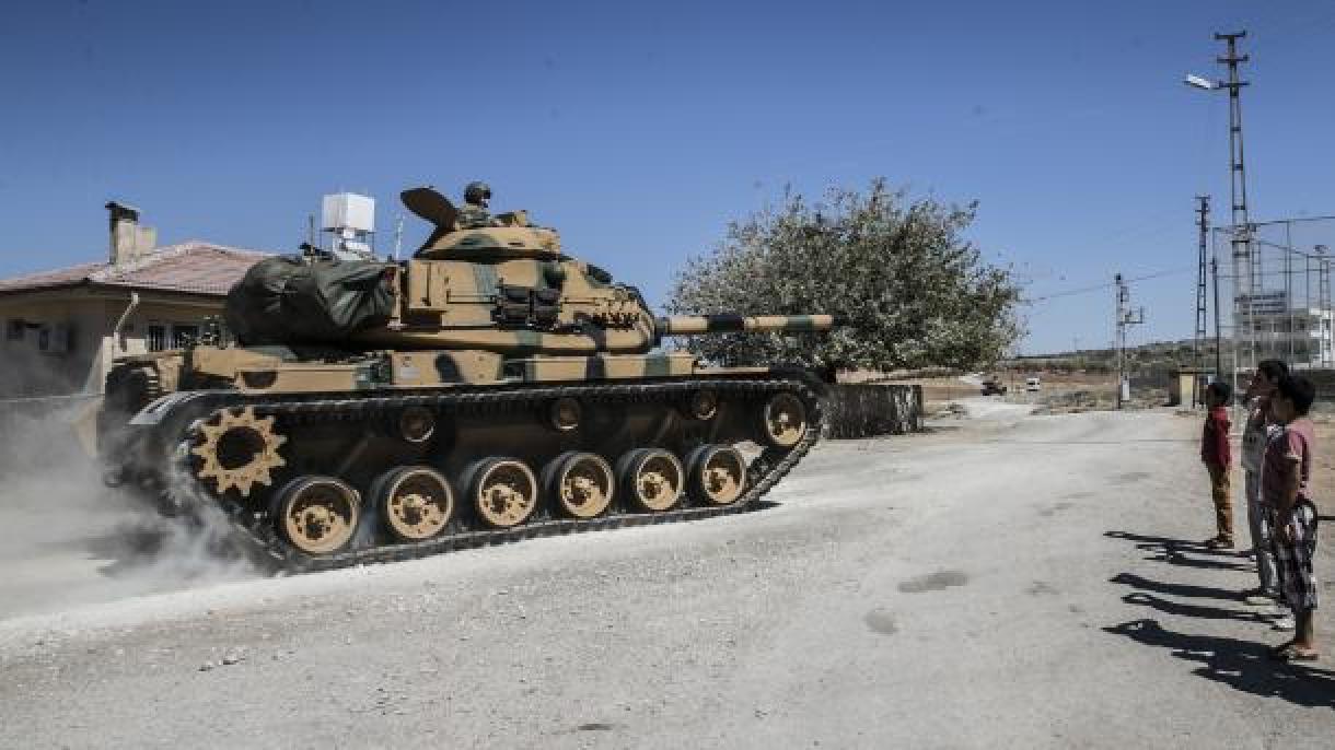 Transporte militar continua na fronteira com a Síria
