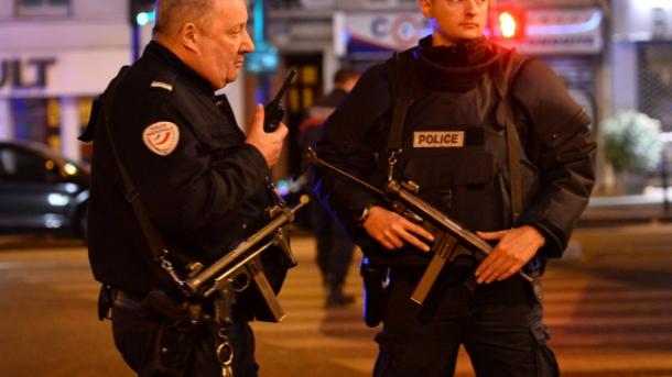 Hollandiában őrizetbe vették a brüsszeli és párizsi merényletek két feltételezett segítőjét