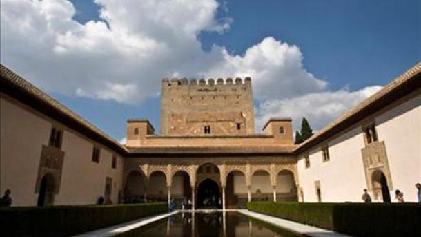 La Alhambra moderniza servicio guiado multimedia, accesible y en doce idiomas