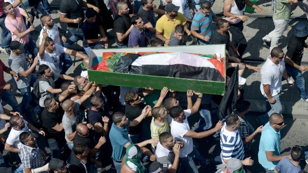 遇害的巴勒斯坦青年昨日下葬