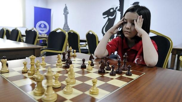 د سعودي عربستان مفتي اعظم د شطرنج په اړه د فتوا په ورکولو سره هغه حرام اعلان کړه