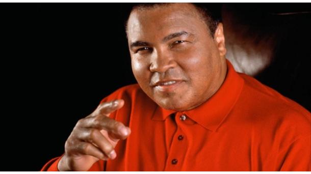 Óriási összeget fizettek Muhammad Ali kesztyűjéért