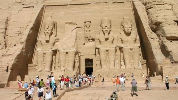 یکی از اسرارشگرفیهای کاخ فرعونهای مصربا تابش نورخورشیدبرملاشد 