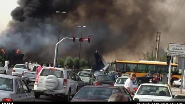 سقوط هواپیمای مسافربری ایران در یک منطقه مسکونی در تهران