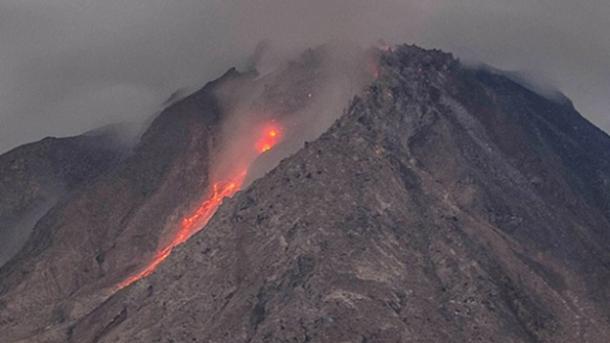 智利卡尔布阔活火山继续喷发