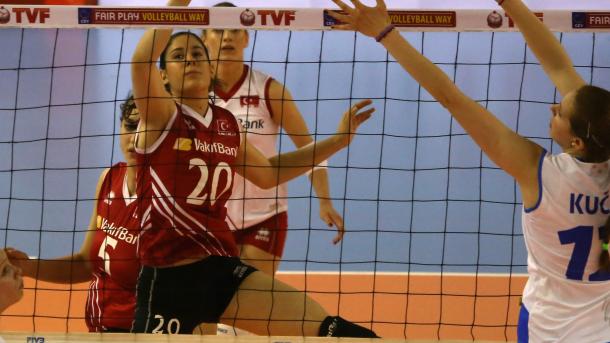 Selección turca femenil de voleibol pierde ante Eslovenia (3-0)