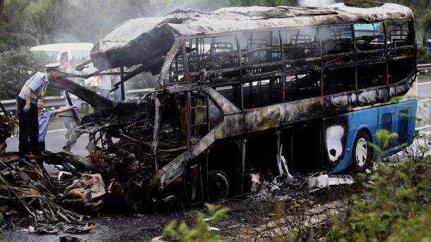 2 autobuze s-au ciocnit în China: 16 morți