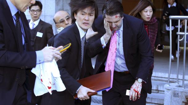 Embajador estadounidense es agredido en Seul