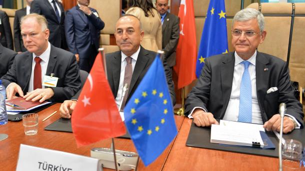 Turquia e UE confirmam empenho nas negociações