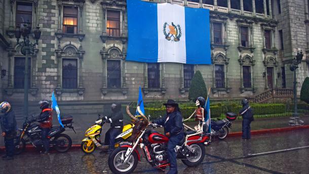 Guatemala celebra renuncia del presidente Otto Pérez Molina