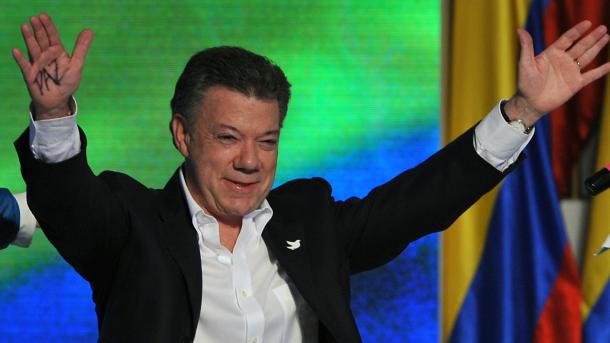 Santos dice a colombianos que la paz con las FARC se está convirtiendo en realidad