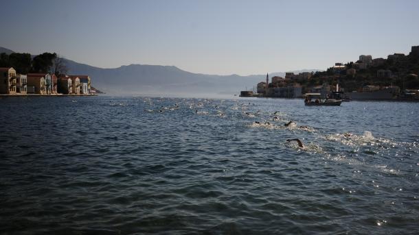 Κολύμπησαν από το Καστελόριζο