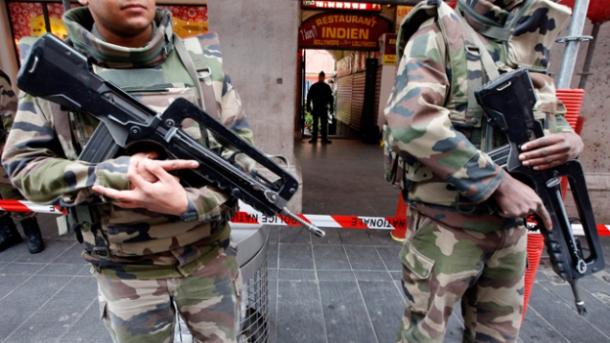 حمله با چاقو به سربازان در فرانسه
