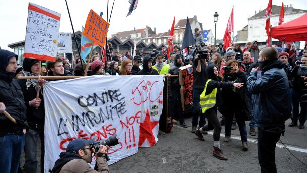 布鲁塞尔举行抗议"警察暴行"示威