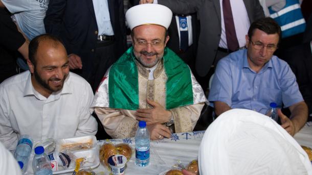 Qaçqınlar üçün iftar süfrəsi