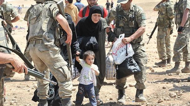 叙利亚难民继续逃往土耳其避难
