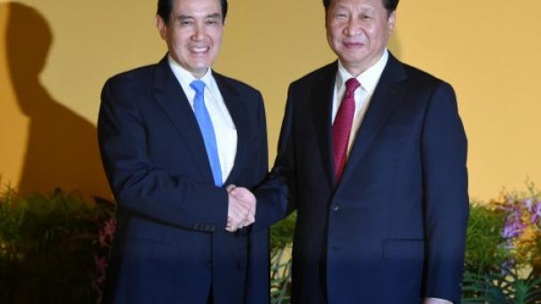 Cina e Taiwan  una stretta di mano lunga un minuto dopo 66 anni