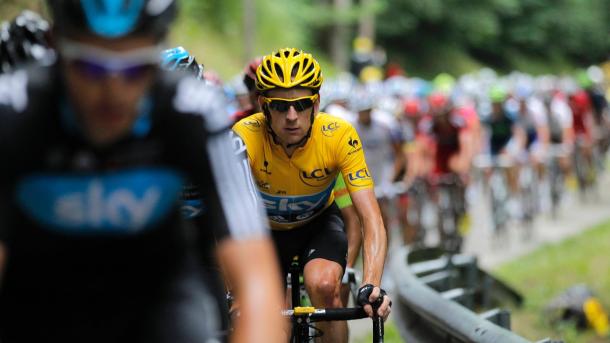 Chris Froome brilha como sendo o ciclista que ganhou pela terceira vez consecutiva o Tour de França