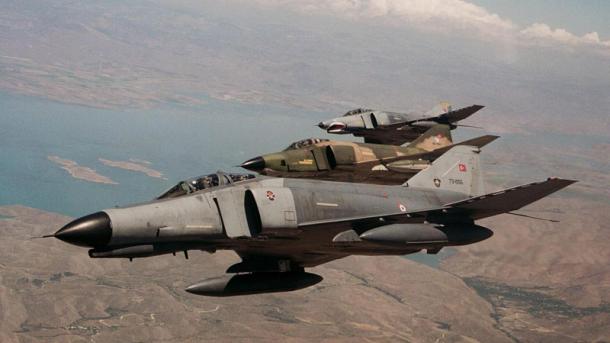 Avião militar F-4 caiu em Konya