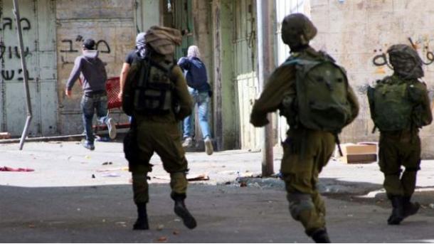 Opt palestinieni au fost reținuți de soldatii israelieni.