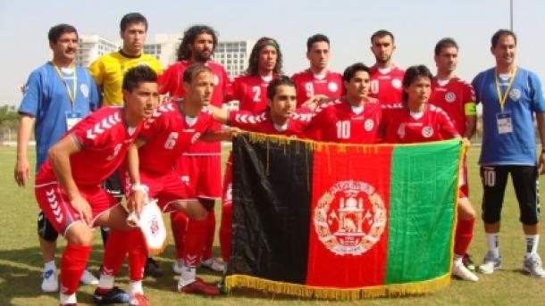 منع هواداران فوتبال افغانستان از حضور در طبقه دوم استادیوم آزادی