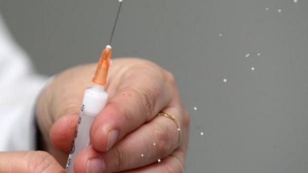 美国为20名志愿者注射埃博拉疫苗