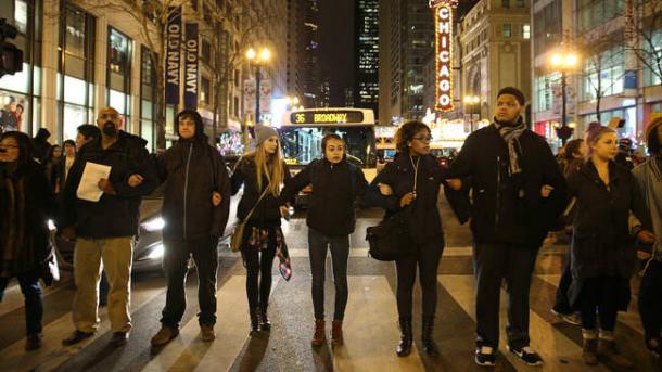 美芝加哥发生游行抗议黑人青年被枪杀