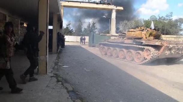 مخالفین سوری وارد مرکز شهر ادلب شدند