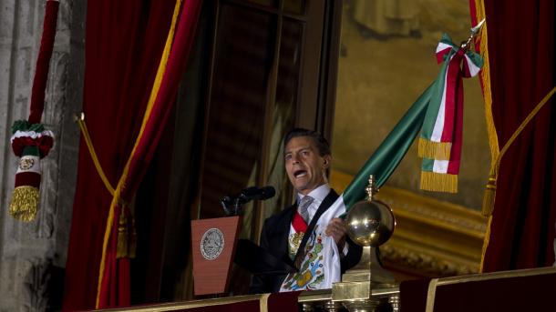Peña Nieto lanza el "Grito" tradicional de la independencia 