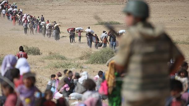 به ورود سوری هایی که در مرز ترکیه تجمع کرده بودند ، اجازه داده شد