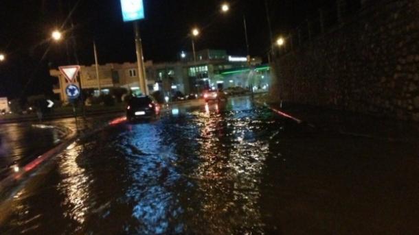 Poplava u Bodrumu: Vozači napuštali plutajuće automobile