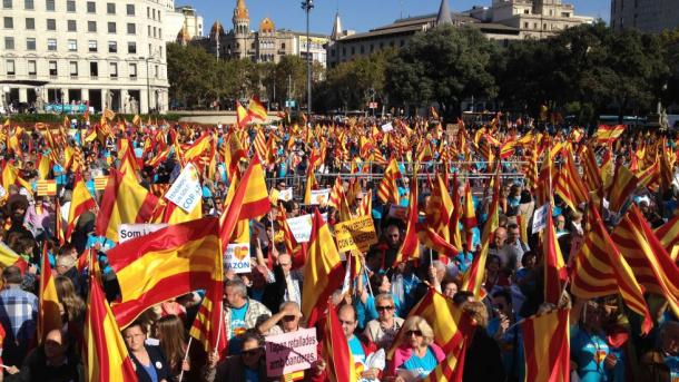 Más de la mitad de los catalanes participaría en referéndum independentista, según sondeo