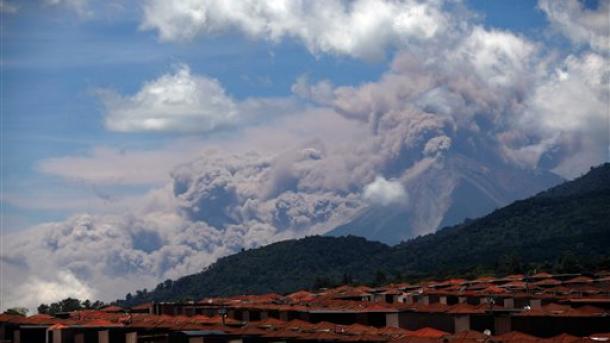 El volcán Momotombo entra en erupción después de 110 años