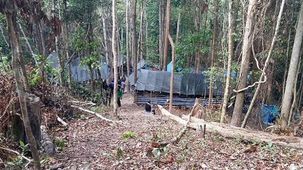 Malaezia: 139 de cadavre, descoperite în morminte