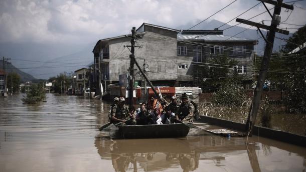 巴尔干和东南亚多地发生洪灾