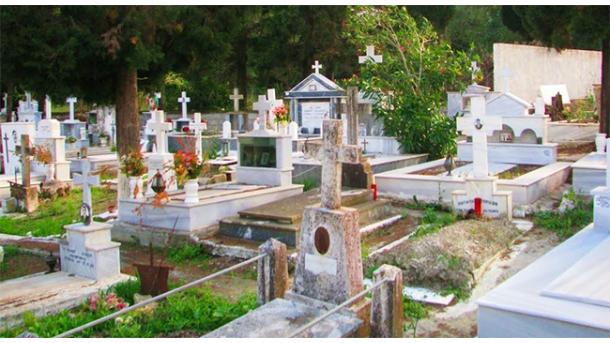 Élve temettek el egy nőt Görögországban