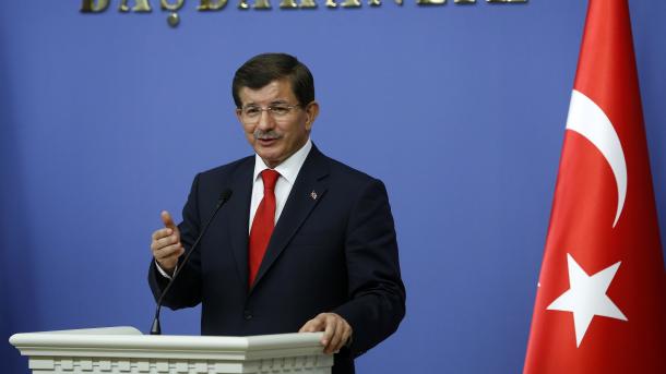 PM turco: "No pedimos zona de exclusión, sino humanitaria"