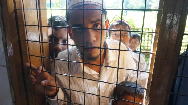 缅甸政府收回该国穆斯林的身份证