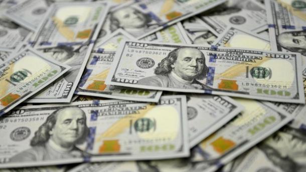 Dollaro debole in attesa discorso Trump, forti yen e franco