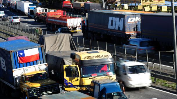 No permiten a los camioneros a entrar a la región chilena