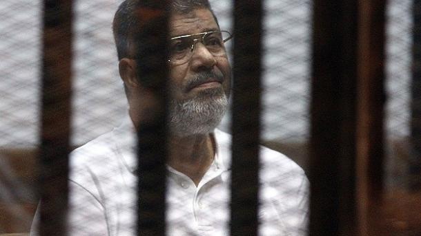 埃及法院推迟对穆尔西的庭审
