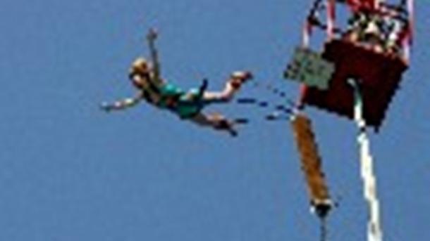 Egy turista életének vége lett a bungee jumping