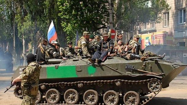 乌克兰政府军持重型武器向分裂分子开火