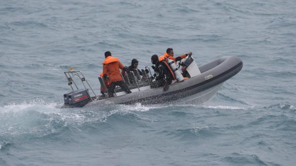 亚航坠落飞机搜索现场打捞出34具尸体