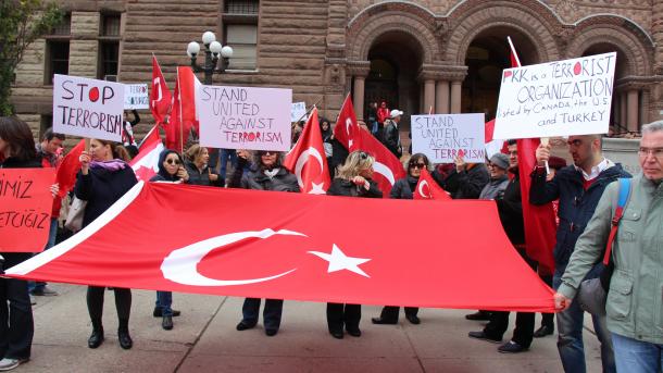 Torontoda terror tǝşkilatı PKK lǝnǝtlǝnib 