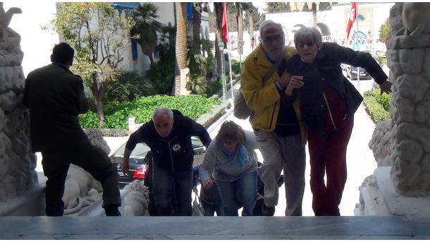 Tunisdə qanlı hücum: 19 turist  hәyatını itirib