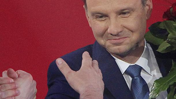 波兰宣布大选投票箱出口民调结果